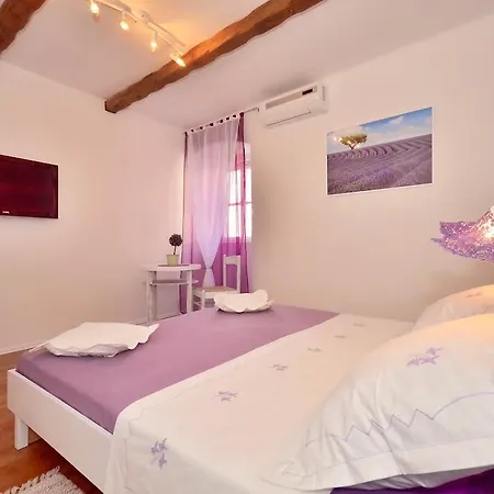 Pensión Vila Vilini Dvori 3*